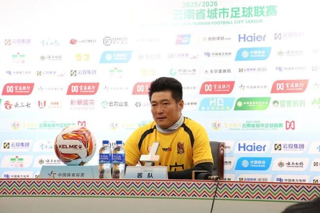 上海男篮陷入纠结，洛夫顿续约成难题，两问题明显，或被卢伟放弃