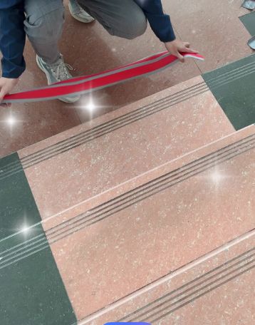 人民日报评！男子骑摩托被多次鸣笛，看完全程，才知真正的恶啥样