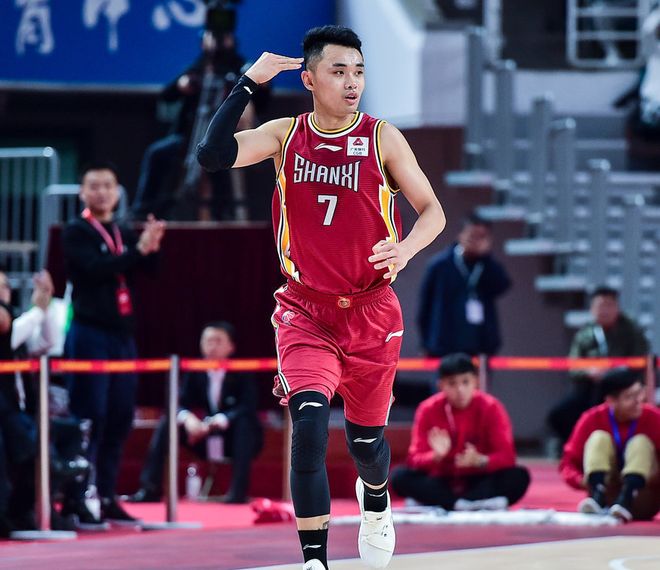 魔术21分大胜热火:字母哥缺席克莱7中0 班凯罗24分贝恩23分