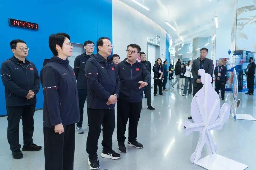 场均28+7+5，火箭追29岁巨星前锋，拆队甩卖不划算！不如静观其变