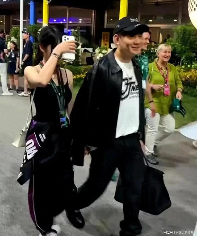 她是敬一丹女儿,嫁英国人为妻,如今定居北京把不挣钱公益当事业