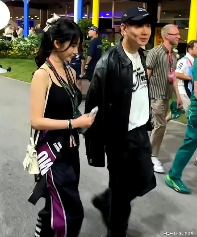 她是敬一丹女儿,嫁英国人为妻,如今定居北京把不挣钱公益当事业