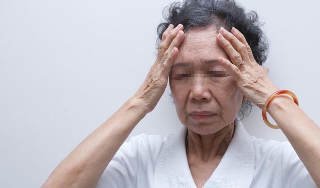 BR：骑士或推动欧文哈登为主体的三方交易，以争取签詹姆斯