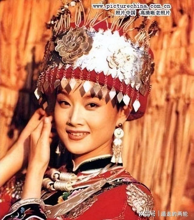 “旅客买票占座放零食”确实不可能,妈妈买了票不上车可以,但这个座位上不能放零食