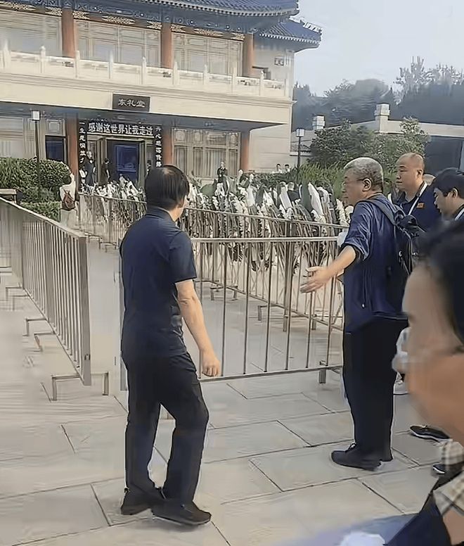 不满？C罗遭重罚后发俱乐部训练照 足协被批双标：卡瓦略被禁赛1年